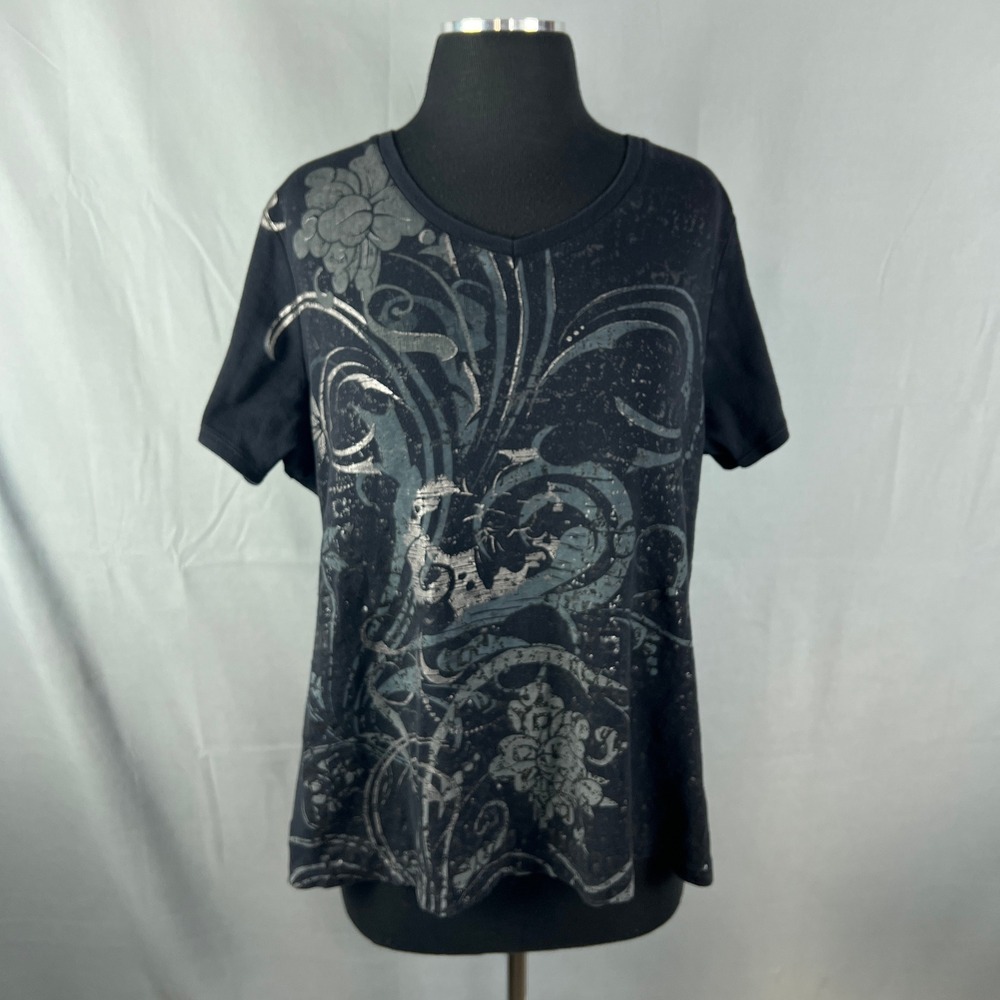St John's Bay T Shirt Women 1X Black Floral Scrollwork Graphic Cotton V Neck Y2k
